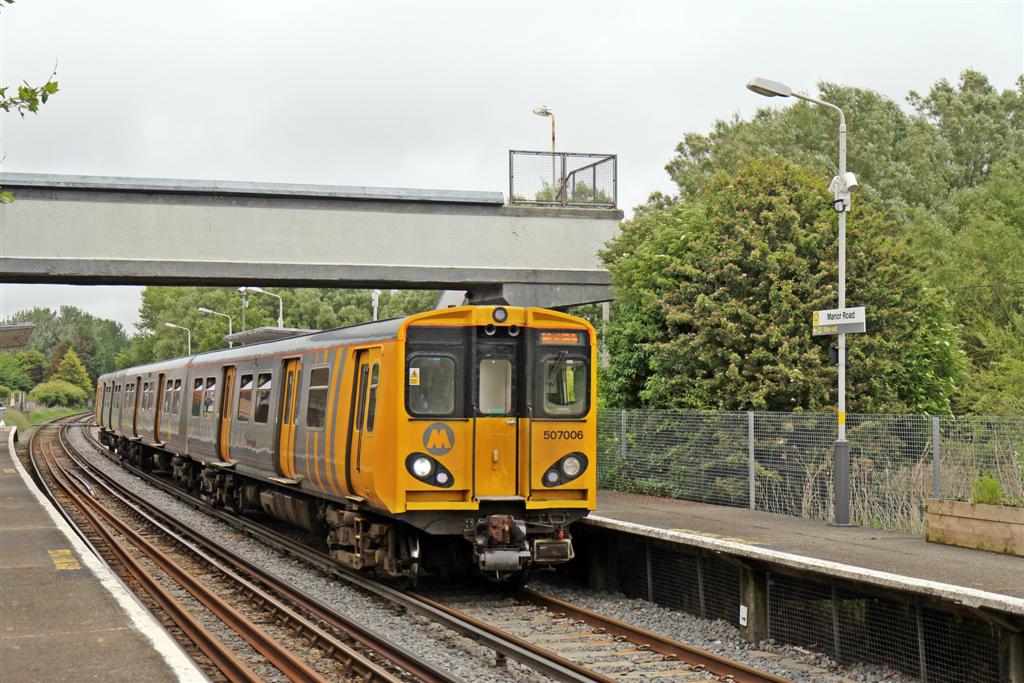 West Kirby-bound platform