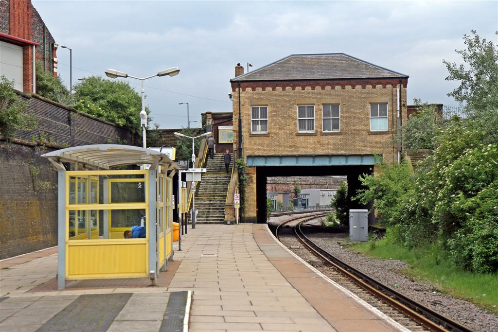 Bank Hall platform + shelter